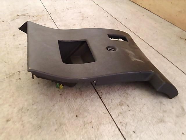 bontott PEUGEOT 307 Biztosítéktábla Fedél