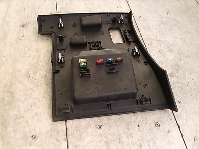 bontott PEUGEOT 307 Biztosítéktábla Fedél