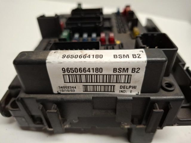 bontott PEUGEOT 307 Biztosítéktábla Motortér