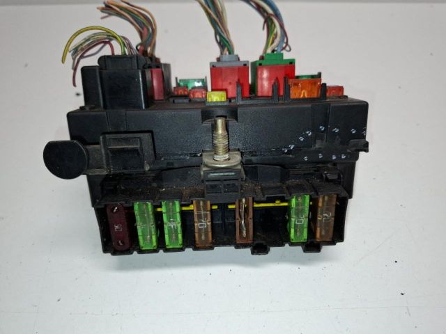 bontott PEUGEOT 307 Biztosítéktábla Motortér