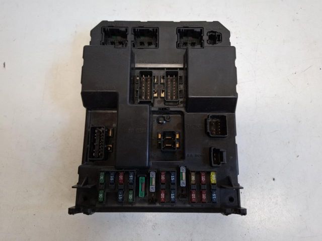 bontott PEUGEOT 307 Biztosítéktábla Motortér