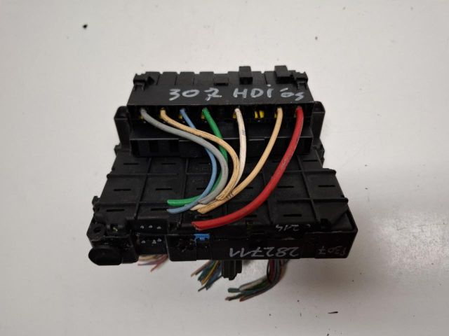 bontott PEUGEOT 307 Biztosítéktábla Motortér