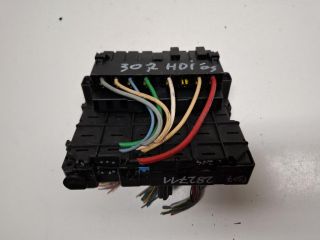 bontott PEUGEOT 307 Biztosítéktábla Motortér