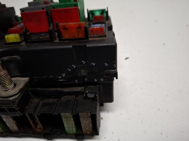 bontott PEUGEOT 307 Biztosítéktábla Motortér