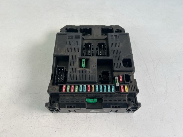 bontott PEUGEOT 307 Biztosítéktábla Utastér