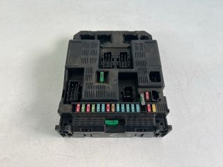 bontott PEUGEOT 307 Biztosítéktábla Utastér