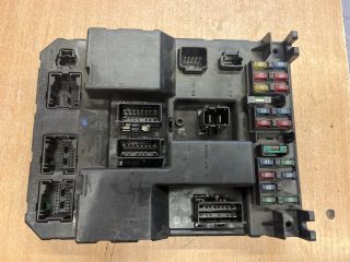 bontott PEUGEOT 307 Biztosítéktábla Utastér