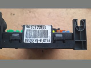 bontott PEUGEOT 307 Biztosítéktábla Utastér