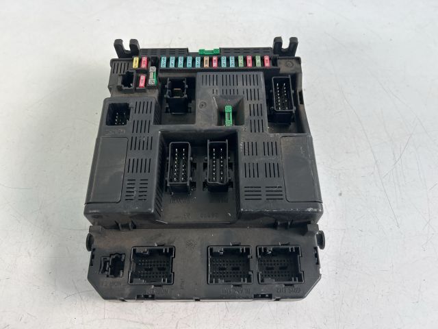 bontott PEUGEOT 307 Biztosítéktábla Utastér