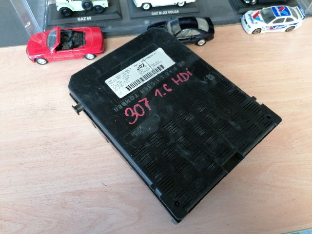 bontott PEUGEOT 307 Biztosítéktábla Utastér