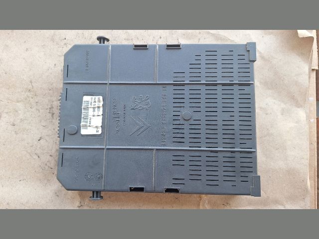 bontott PEUGEOT 307 Biztosítéktábla Utastér