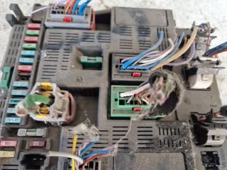 bontott PEUGEOT 307 Biztosítéktábla Utastér