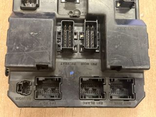 bontott PEUGEOT 307 Biztosítéktábla Utastér