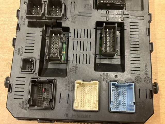 bontott PEUGEOT 307 Biztosítéktábla Utastér