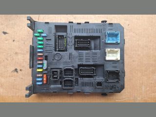 bontott PEUGEOT 307 Biztosítéktábla Utastér