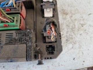 bontott PEUGEOT 307 Biztosítéktábla Utastér