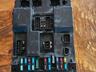 bontott PEUGEOT 307 Biztosítéktábla Utastér