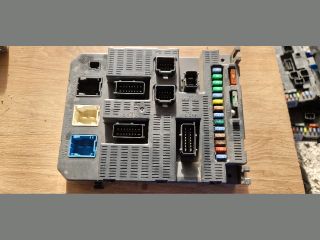 bontott PEUGEOT 307 Biztosítéktábla Utastér