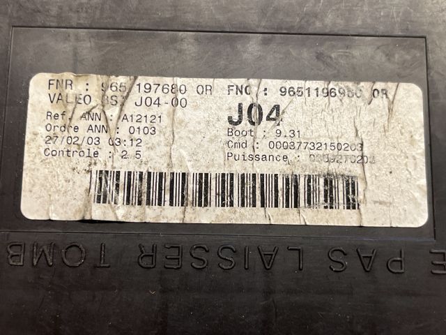 bontott PEUGEOT 307 Biztosítéktábla Utastér