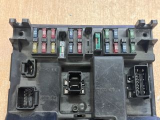 bontott PEUGEOT 307 Biztosítéktábla Utastér