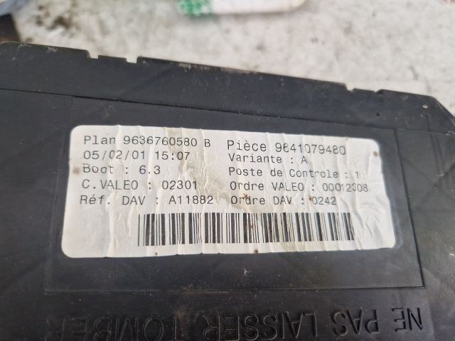 bontott PEUGEOT 307 Biztosítéktábla Utastér