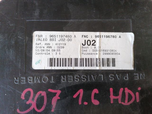 bontott PEUGEOT 307 Biztosítéktábla Utastér