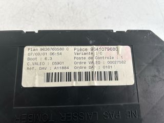 bontott PEUGEOT 307 Biztosítéktábla Utastér