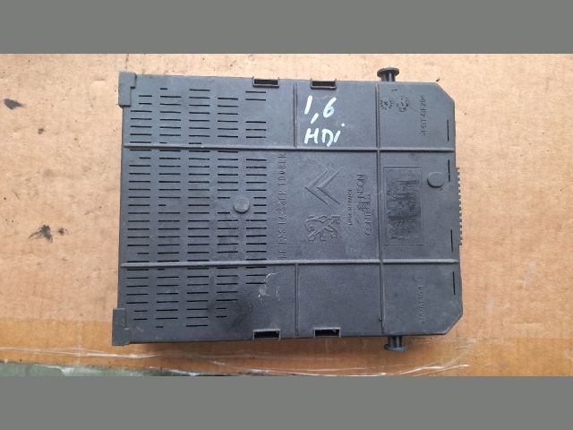 bontott PEUGEOT 307 Biztosítéktábla Utastér