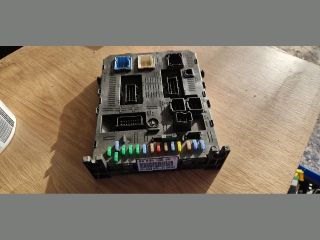 bontott PEUGEOT 307 Biztosítéktábla Utastér