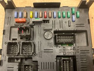 bontott PEUGEOT 307 Biztosítéktábla Utastér