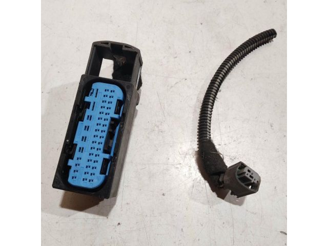 bontott PEUGEOT 307 Csatlakozó