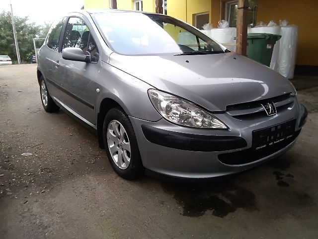 bontott PEUGEOT 307 Csomagtér Tálca