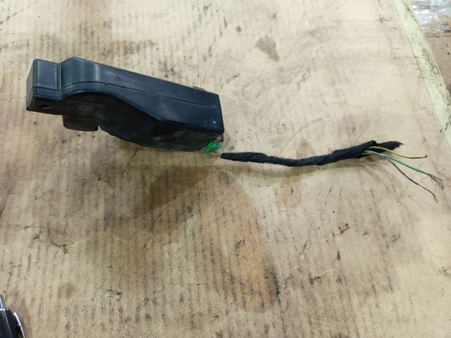 bontott PEUGEOT 307 Csomagtérajtó Zárbetét