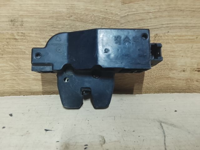 bontott PEUGEOT 307 Csomagtérajtó Zárszerkezet