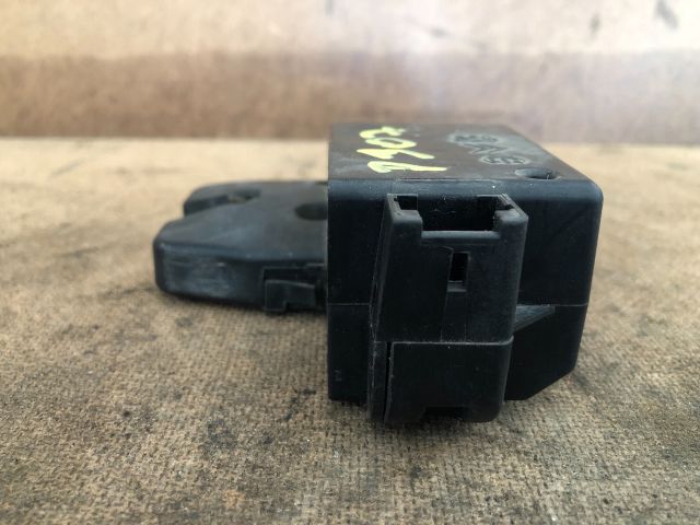 bontott PEUGEOT 307 Csomagtérajtó Zárszerkezet