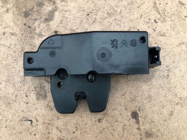 bontott PEUGEOT 307 Csomagtérajtó Zárszerkezet