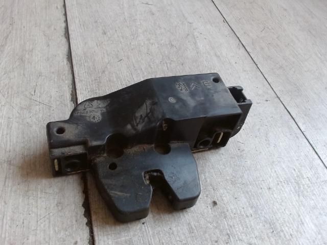 bontott PEUGEOT 307 Csomagtérajtó Zárszerkezet