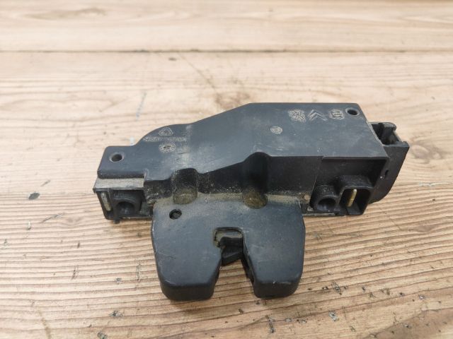 bontott PEUGEOT 307 Csomagtérajtó Zárszerkezet