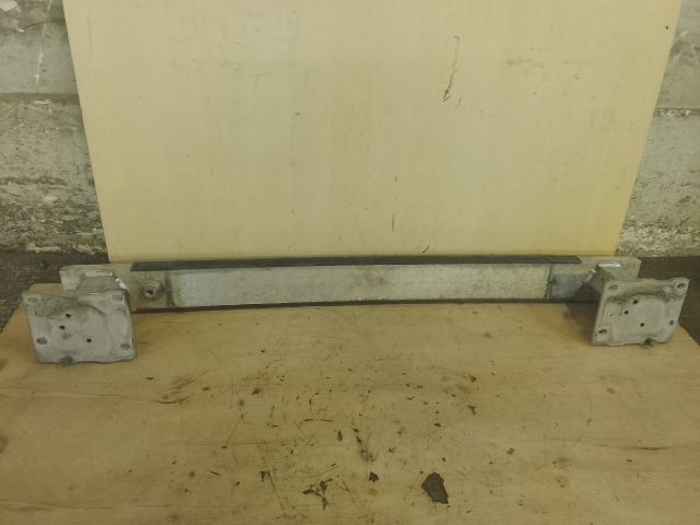 bontott PEUGEOT 307 Első Lökhárító Merevítő (Fém)