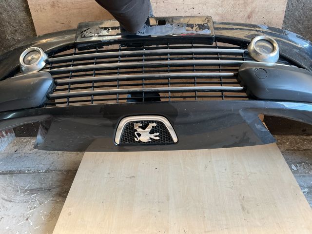 bontott PEUGEOT 307 Első Lökhárító (Részeivel)