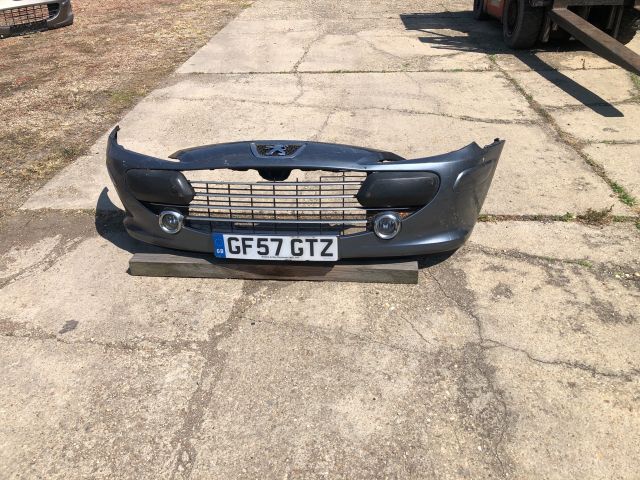 bontott PEUGEOT 307 Első Lökhárító (Részeivel)
