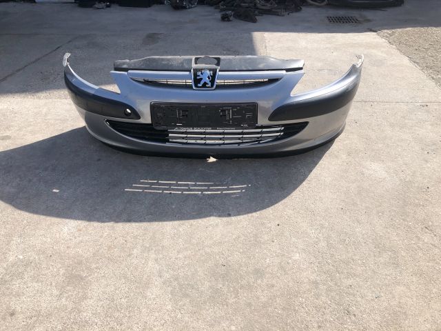 bontott PEUGEOT 307 Első Lökhárító (Részeivel)
