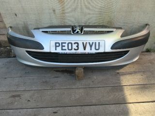 bontott PEUGEOT 307 Első Lökhárító (Üresen)