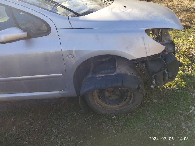 bontott PEUGEOT 307 Első Vonószem Burkolat