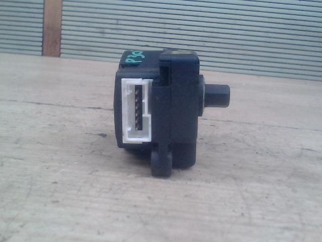 bontott PEUGEOT 307 Fűtés Állító Motor