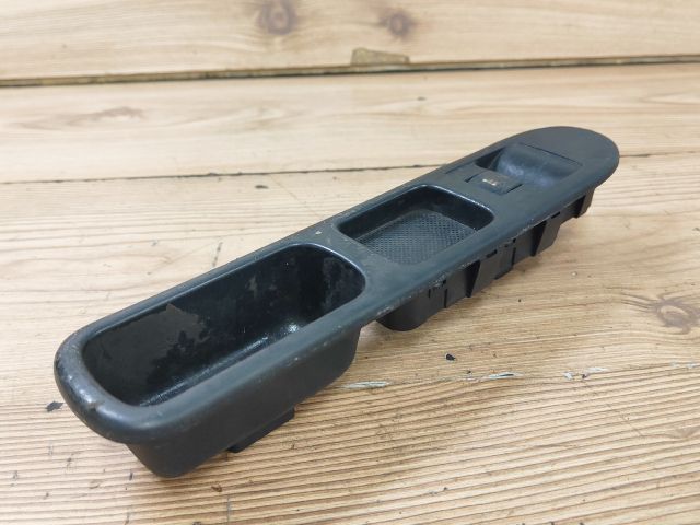 bontott PEUGEOT 307 Jobb első Ablakemelő Kapcsoló