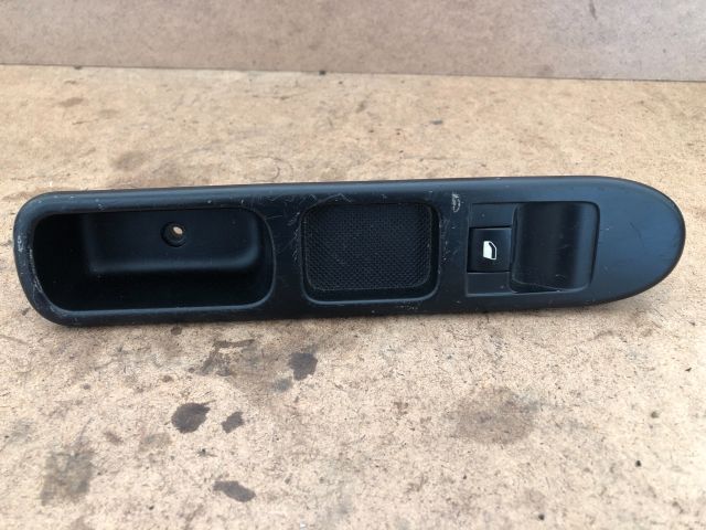 bontott PEUGEOT 307 Jobb első Ablakemelő Kapcsoló