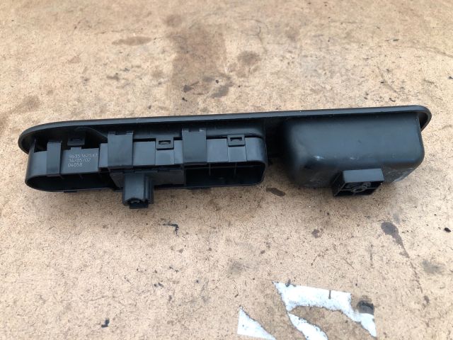 bontott PEUGEOT 307 Jobb első Ablakemelő Kapcsoló