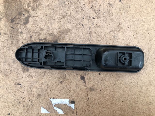 bontott PEUGEOT 307 Jobb első Ablakemelő Kapcsoló