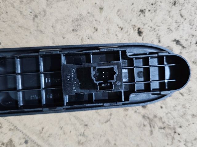bontott PEUGEOT 307 Jobb első Ablakemelő Kapcsoló